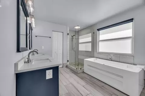 Bath - 4732 SE Mizner Pl, Stuart, FL 34997 photo 4 of 7