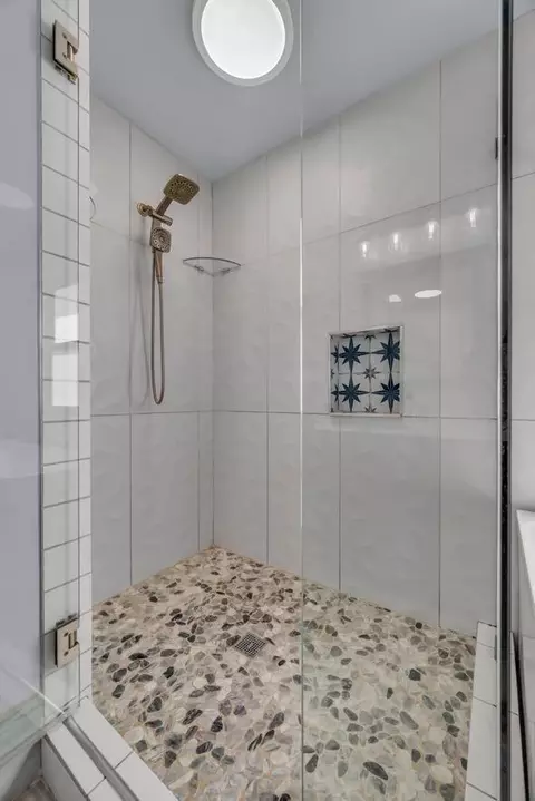 Bath - 4732 SE Mizner Pl, Stuart, FL 34997 photo 5 of 7