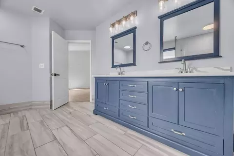 Bath - 4732 SE Mizner Pl, Stuart, FL 34997 photo 6 of 7