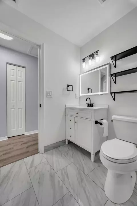 Bath - 4732 SE Mizner Pl, Stuart, FL 34997 photo 3 of 7