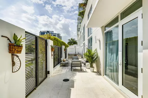 401 N Birch Rd #TH3, Fort Lauderdale, FL 33304