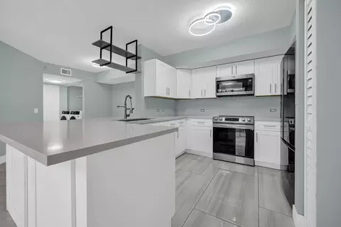 1010 Villa Cir, Boynton Beach, FL 33435