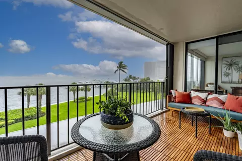 124 Lakeshore Dr #428, North Palm Beach, FL 33408
