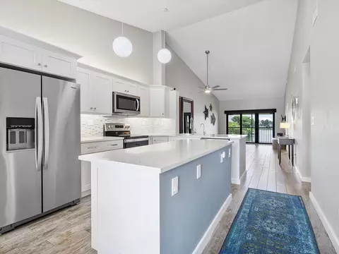 3200 NW 46th St #203, Oakland Park, FL 33309