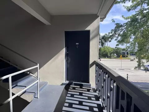 Exterior - 1150 E Sample Rd, Pompano Beach, FL 33064 photo 2 of 5
