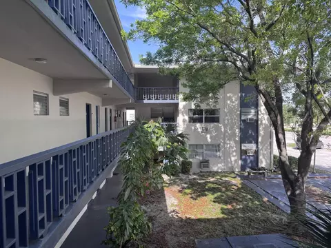 Exterior - 1150 E Sample Rd, Pompano Beach, FL 33064 photo 4 of 5
