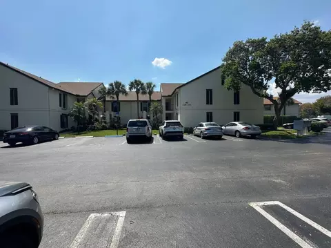 3395 Jog Park Dr, Greenacres, FL 33467