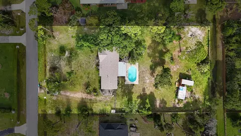 8631 Hidden Pines Rd, Fort Pierce, FL 34945