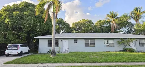 233 SE 26th Ave, Boynton Beach, FL 33435