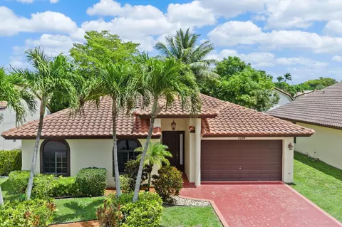 7039 Golf Pointe Cir, Tamarac, FL 33321