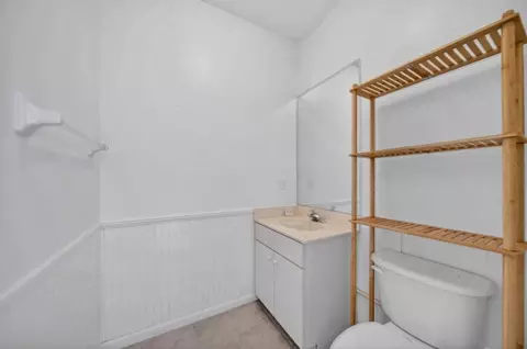Bath - 612 SE 6th St, Stuart, FL 34994 photo 1 of 4