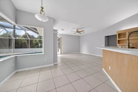 Living - 612 SE 6th St, Stuart, FL 34994 photo 1 of 9