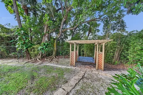 Exterior - 612 SE 6th St, Stuart, FL 34994 photo 14 of 17