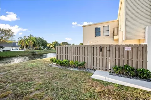 1600 Shaker Cir, Wellington, FL 33414
