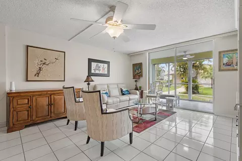 414 SE 10th St #102, Dania Beach, FL 33004