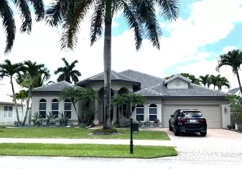 8263 N Lake Forest Dr, Davie, FL 33328