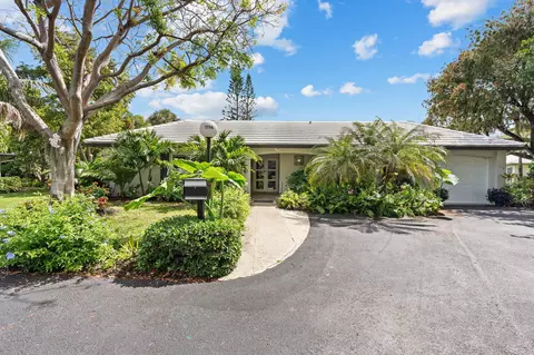 1114 W Cypress Dr #V-8, Pompano Beach, FL 33069