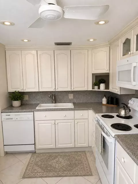 4037 Guildford C, Boca Raton, FL 33434