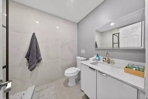 Bath - 801 SE 15th St, Stuart, FL 34994 photo 3 of 5