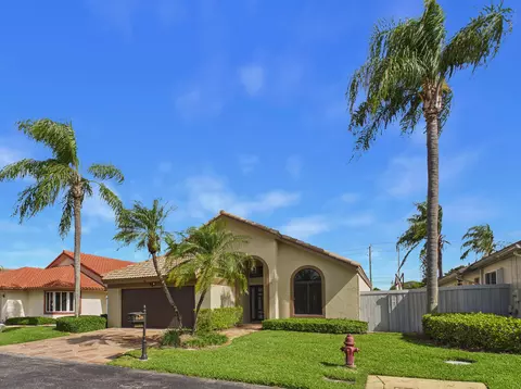 169 Executive Cir, Boynton Beach, FL 33436