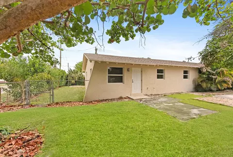 821 Northview Dr, Jupiter, FL 33458 photo 2