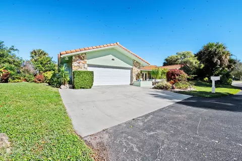 301 Jacaranda Dr, Plantation, FL 33324
