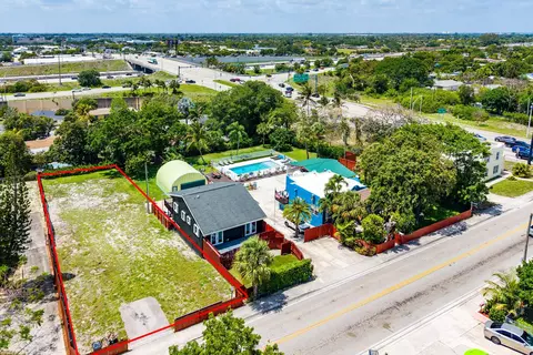 905 N A St, Lake Worth, FL 33460