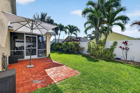 Exterior - 6366 Barbara St, Jupiter, FL 33458 photo 7 of 10