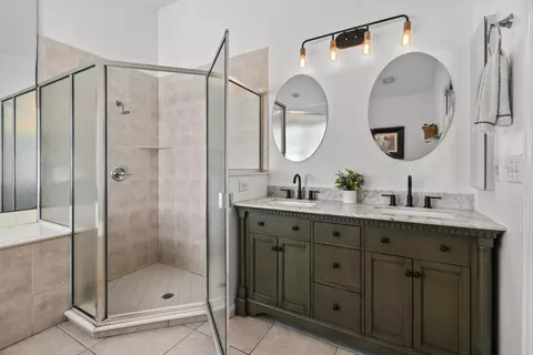 Bath - 6366 Barbara St, Jupiter, FL 33458 photo 2 of 5