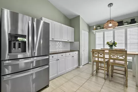 Kitchen - 6366 Barbara St, Jupiter, FL 33458 photo 4 of 6