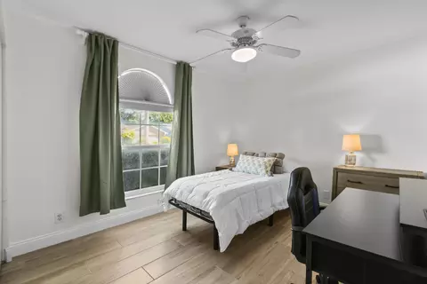 Bedroom - 6366 Barbara St, Jupiter, FL 33458 photo 3 of 6