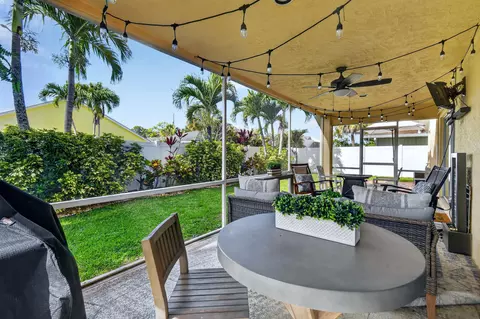 Exterior - 6366 Barbara St, Jupiter, FL 33458 photo 5 of 10