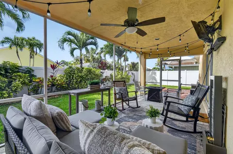 Exterior - 6366 Barbara St, Jupiter, FL 33458 photo 6 of 10