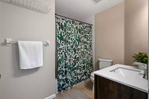 Bath - 6366 Barbara St, Jupiter, FL 33458 photo 3 of 5