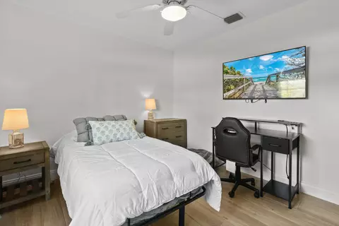 Bedroom - 6366 Barbara St, Jupiter, FL 33458 photo 4 of 6