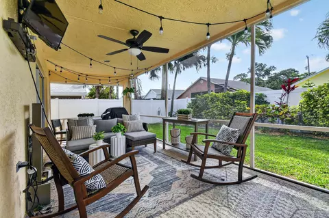 Exterior - 6366 Barbara St, Jupiter, FL 33458 photo 4 of 10