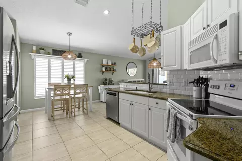 Kitchen - 6366 Barbara St, Jupiter, FL 33458 photo 3 of 6