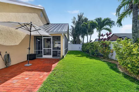 Exterior - 6366 Barbara St, Jupiter, FL 33458 photo 8 of 10