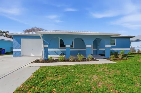 2268 NE 16th Ct, Jensen Beach, FL 34957