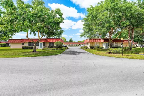 852 Salem Ln, Lake Worth, FL 33467
