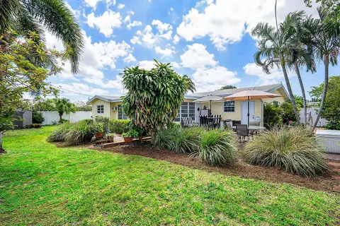 2741 NE 52nd St, Lighthouse Point, FL 33064