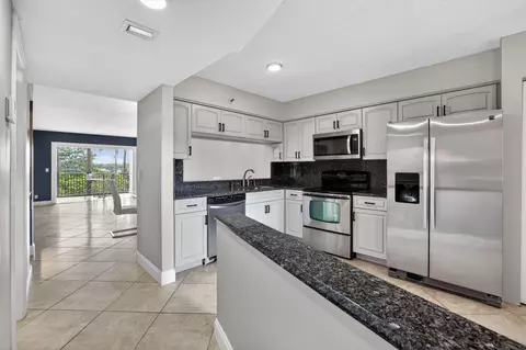 2206 S Cypress Bend Dr #401, Pompano Beach, FL 33069