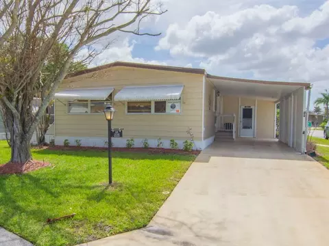 225 NE Forrest Ct, Jensen Beach, FL 34957
