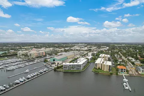 200 Waterway Dr S #209, Lantana, FL 33462