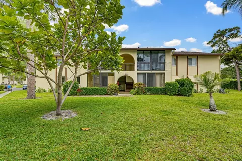 119 Lake Pine Cir #C-2, Greenacres, FL 33463