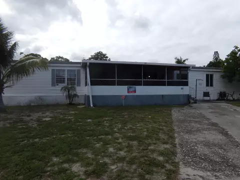 89 S Stuart Cir, Greenacres, FL 33463