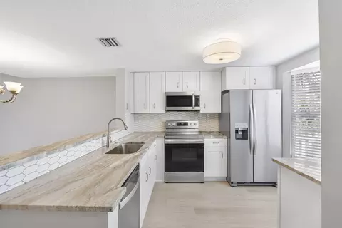 185 SW 3rd St, Pompano Beach, FL 33060