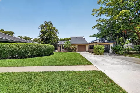 5155 Pine Dr, Boynton Beach, FL 33437