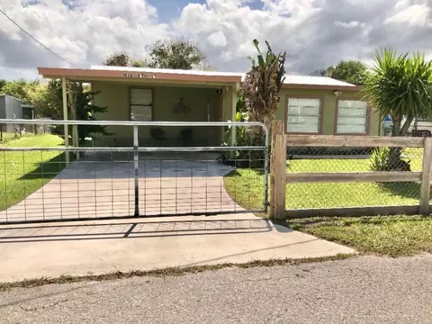 1038 8th St, Okeechobee, FL 34974