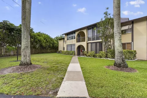 315 Pine Ridge Cir #D-1, Greenacres, FL 33463
